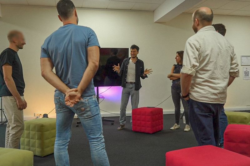 Nelson presenting a dating and confidence coaching workshop
