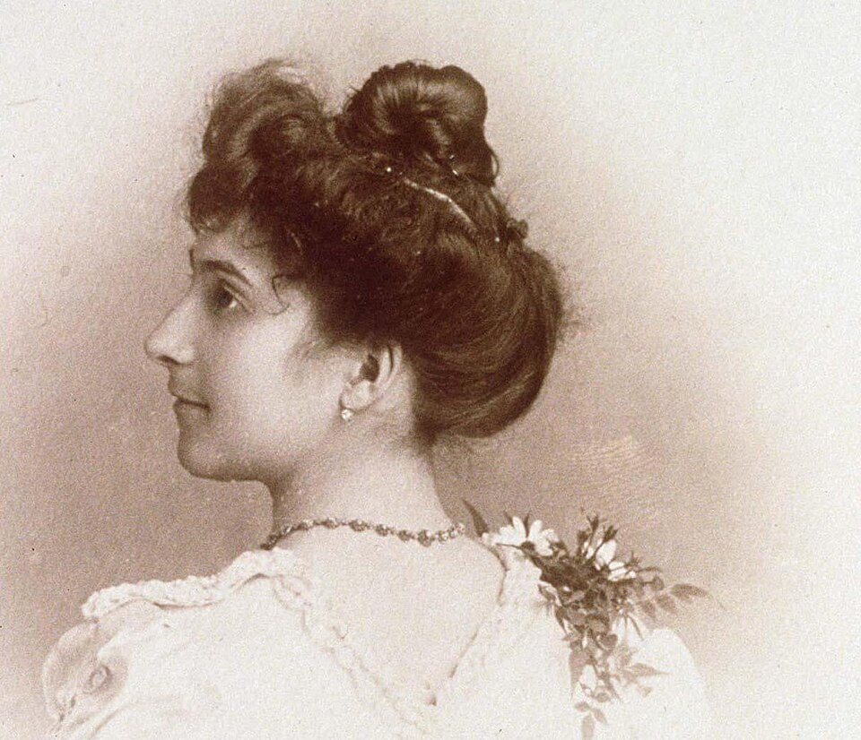 Jeanne Calment at about age 20